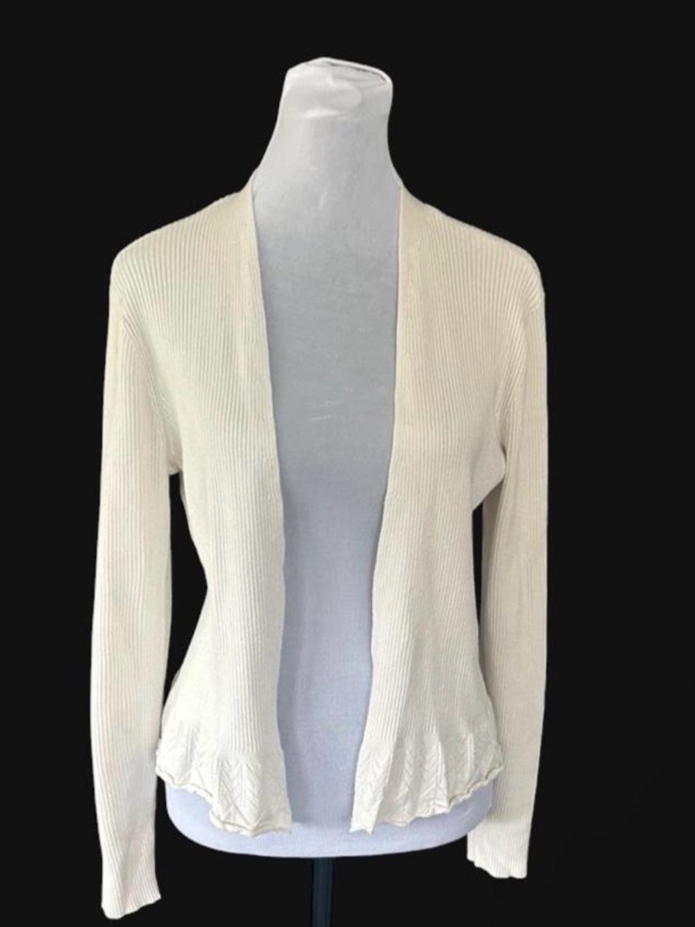 Daisy Fuentes cream ribbed knit cardigan in a S